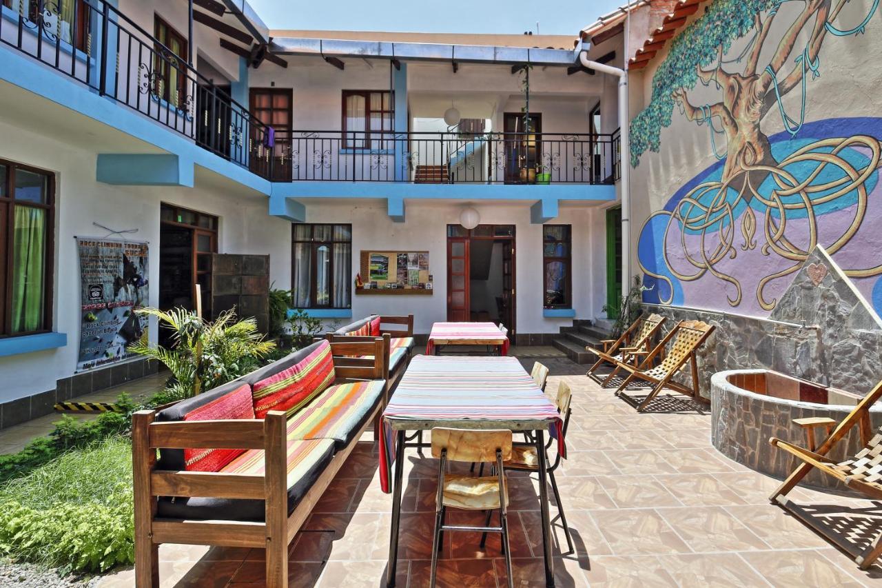 The Celtic Cross Hotel Сукре Екстериор снимка