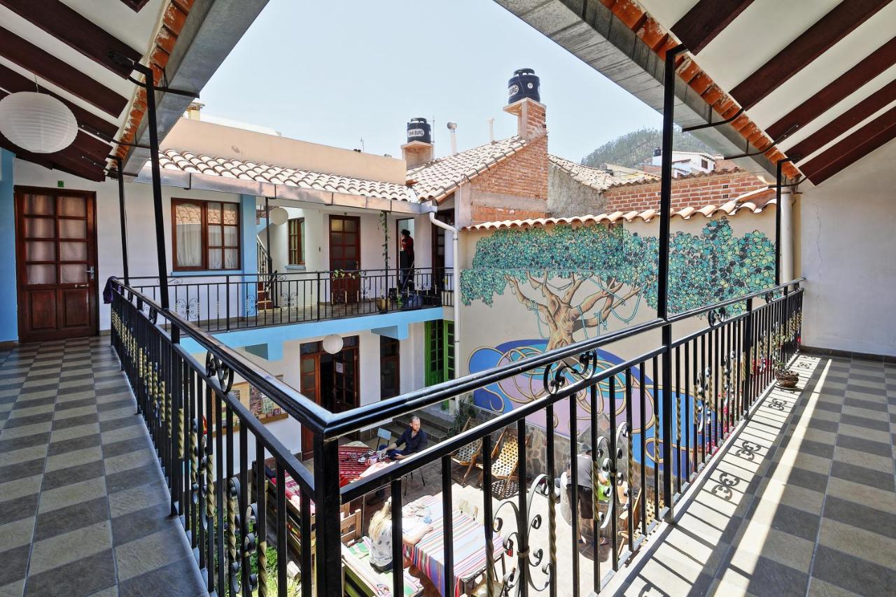 The Celtic Cross Hotel Сукре Екстериор снимка